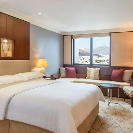 Sheraton Oman Hotel Маскат Екстер'єр фото Deluxe Room
