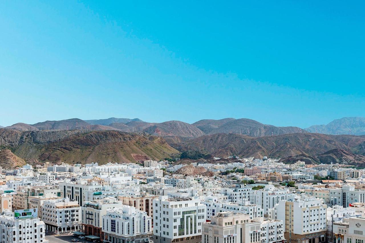 Sheraton Oman Hotel Маскат Екстер'єр фото Muscat skyline