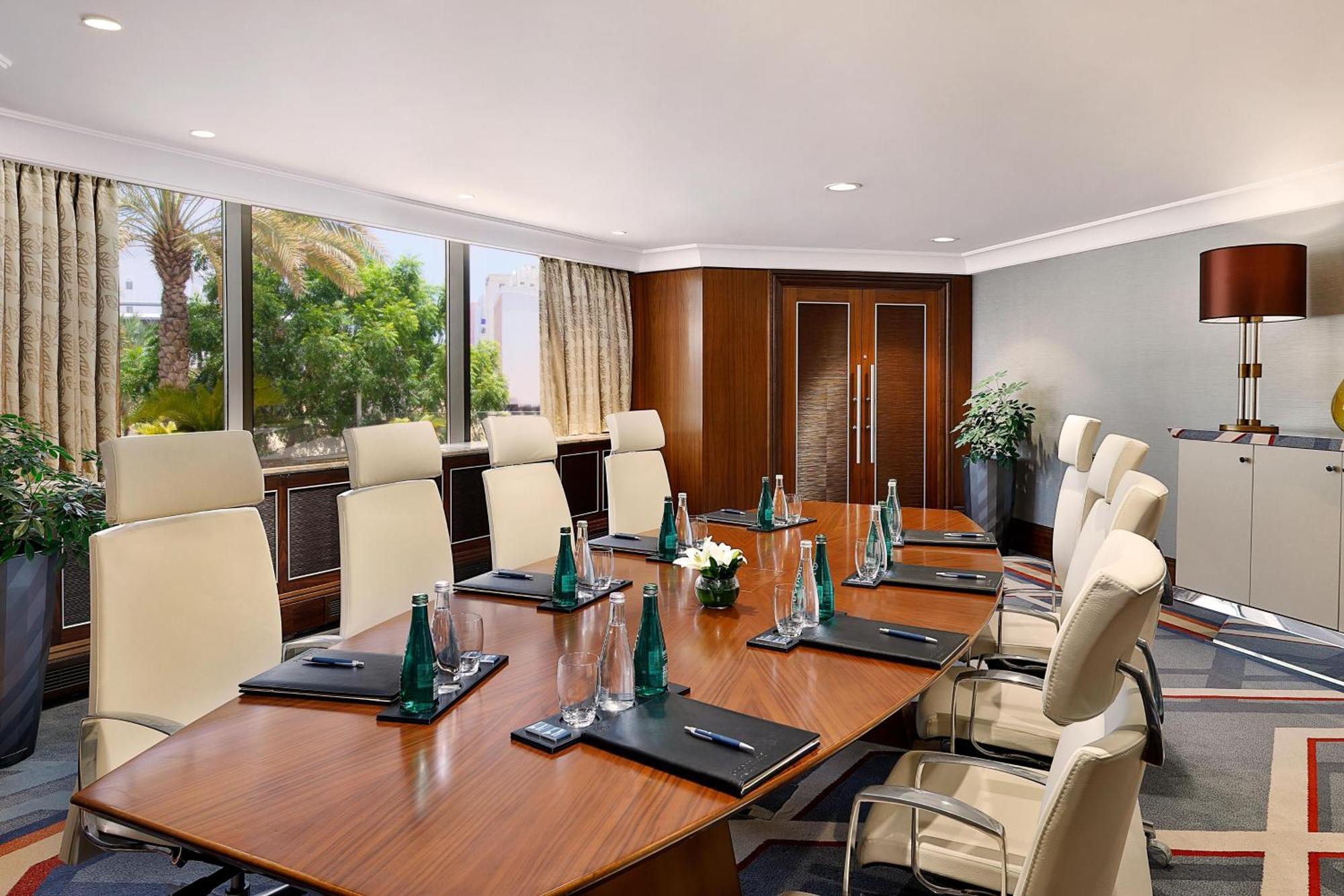 Sheraton Oman Hotel Маскат Екстер'єр фото Meeting room