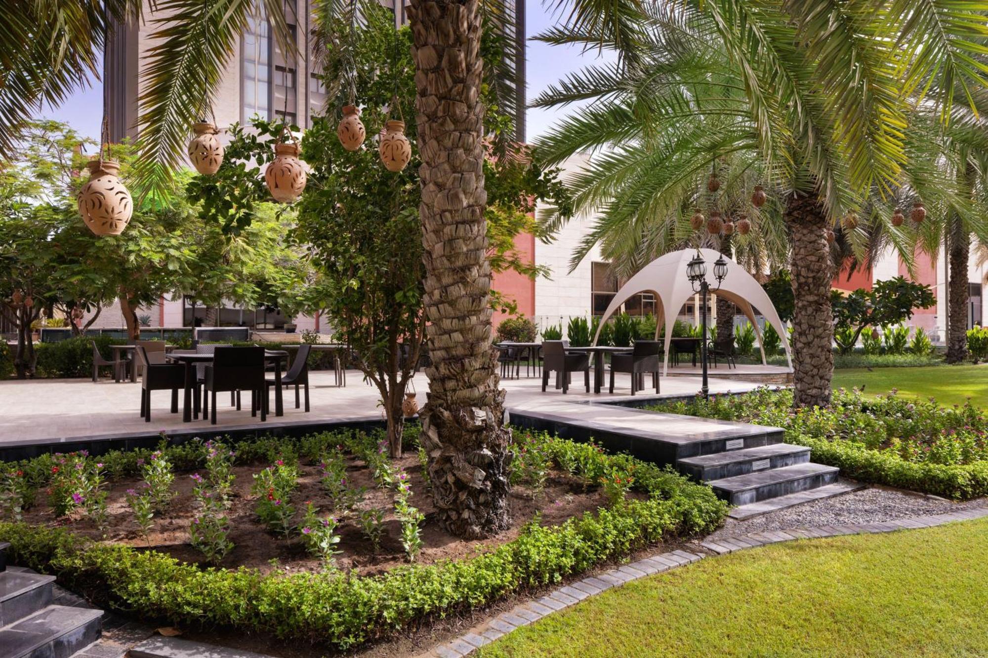 Sheraton Oman Hotel Маскат Екстер'єр фото The Westin Dubai