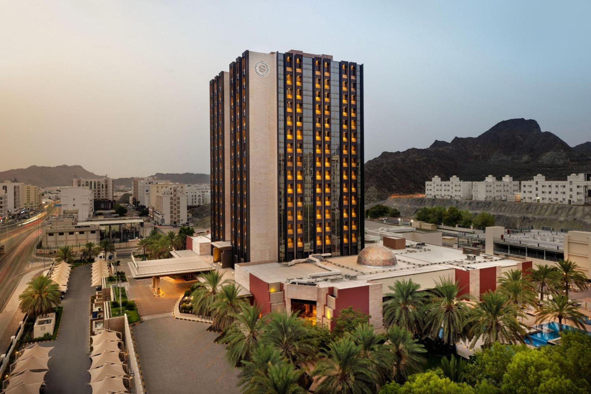 Sheraton Oman Hotel Маскат Екстер'єр фото The Four Seasons Hotel in Makkah