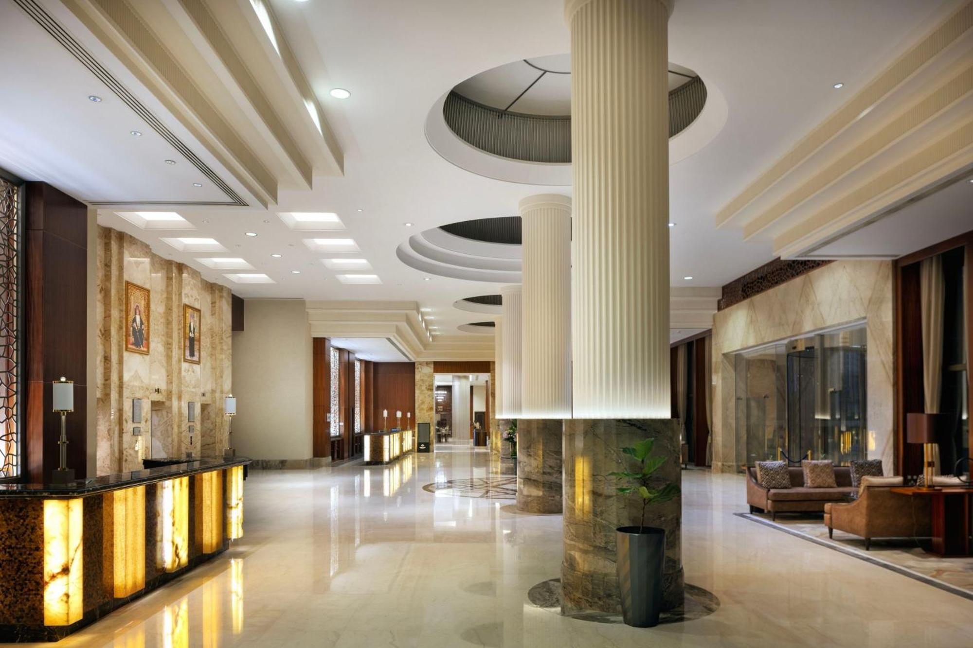 Sheraton Oman Hotel Маскат Екстер'єр фото Lobby