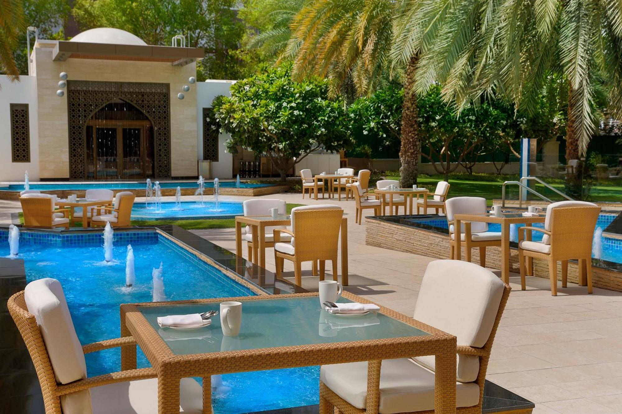 Sheraton Oman Hotel Маскат Екстер'єр фото The Westin Dubai