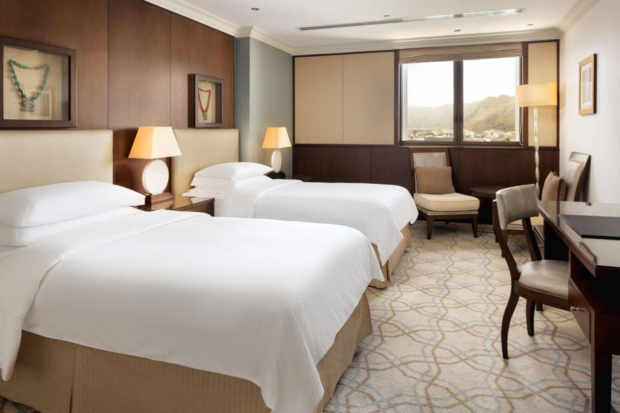 Sheraton Oman Hotel Маскат Екстер'єр фото Deluxe Room