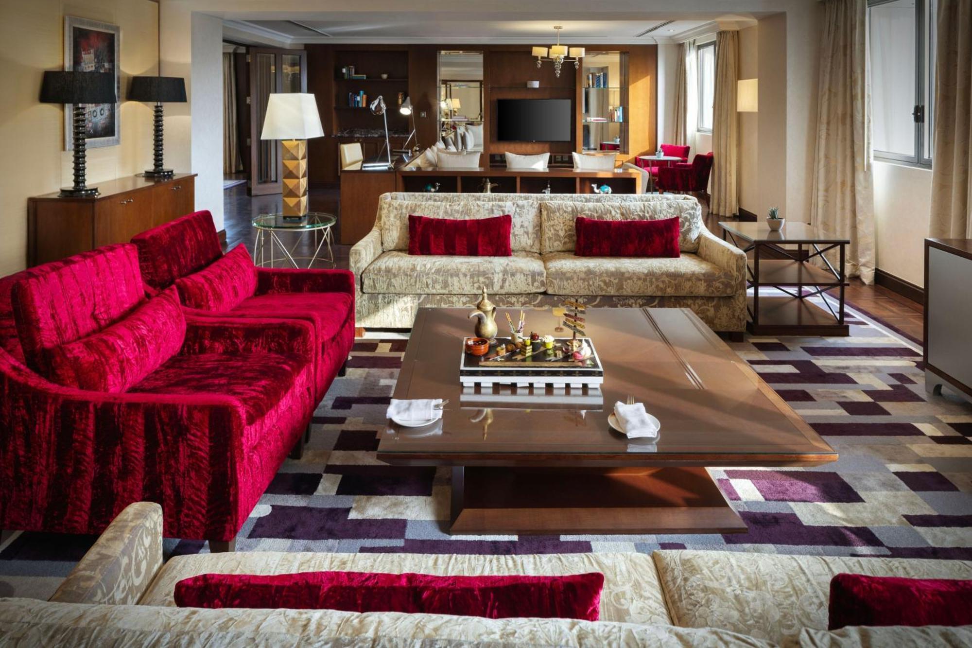 Sheraton Oman Hotel Маскат Екстер'єр фото The living room of a suite at the Mandarin Oriental, Munich