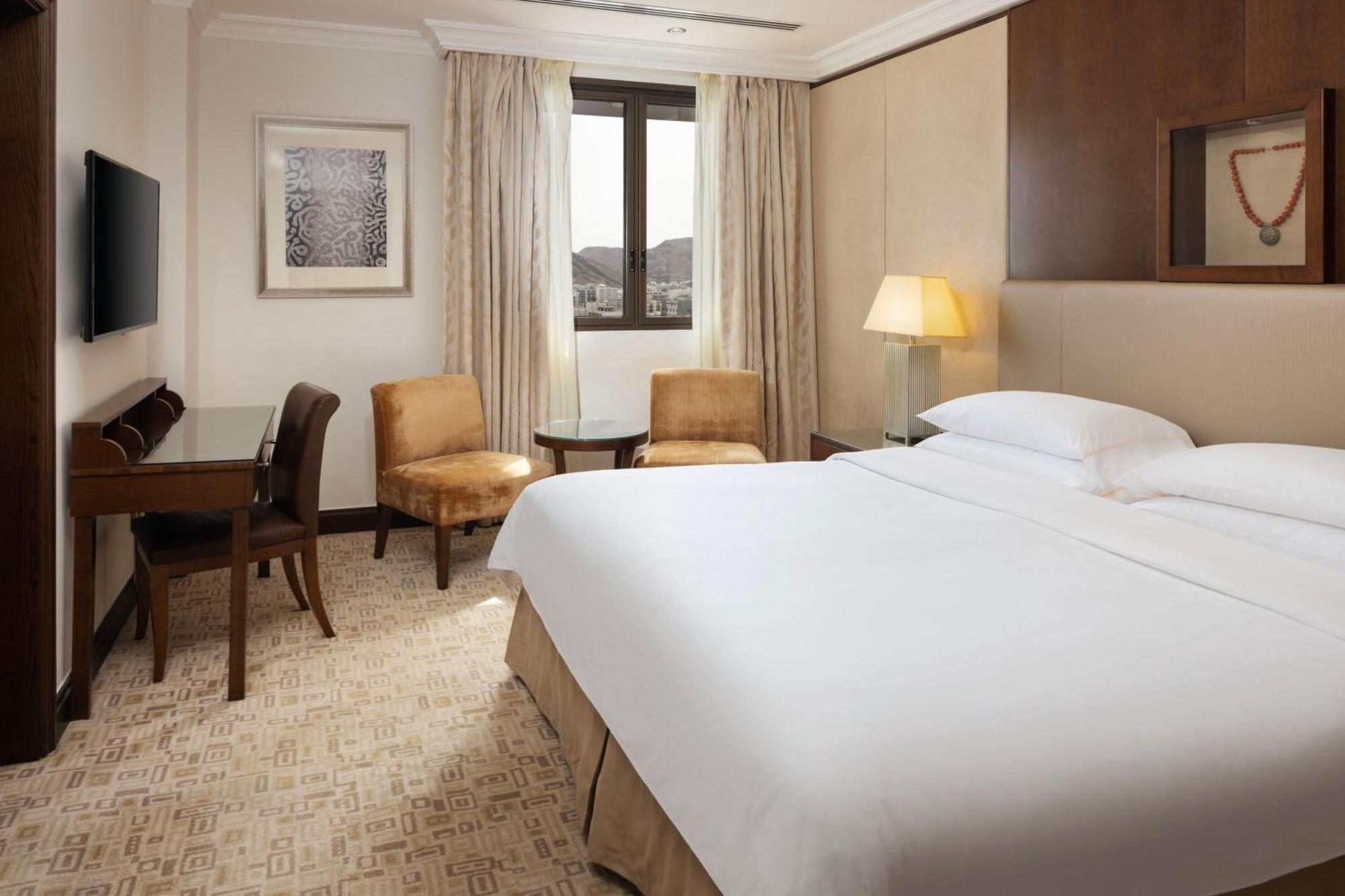 Sheraton Oman Hotel Маскат Екстер'єр фото A room at the Hilton London Heathrow