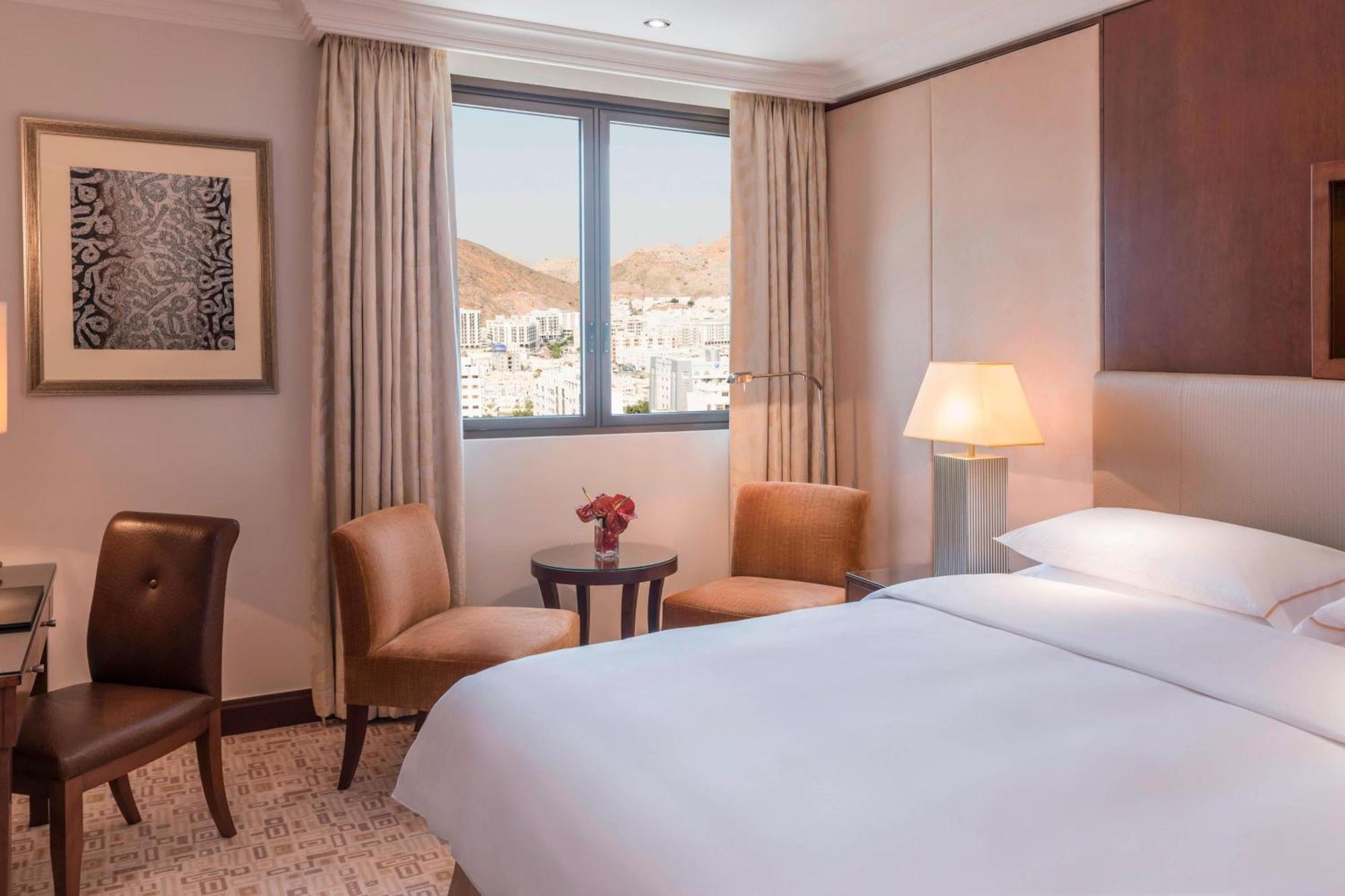 Sheraton Oman Hotel Маскат Екстер'єр фото Deluxe room