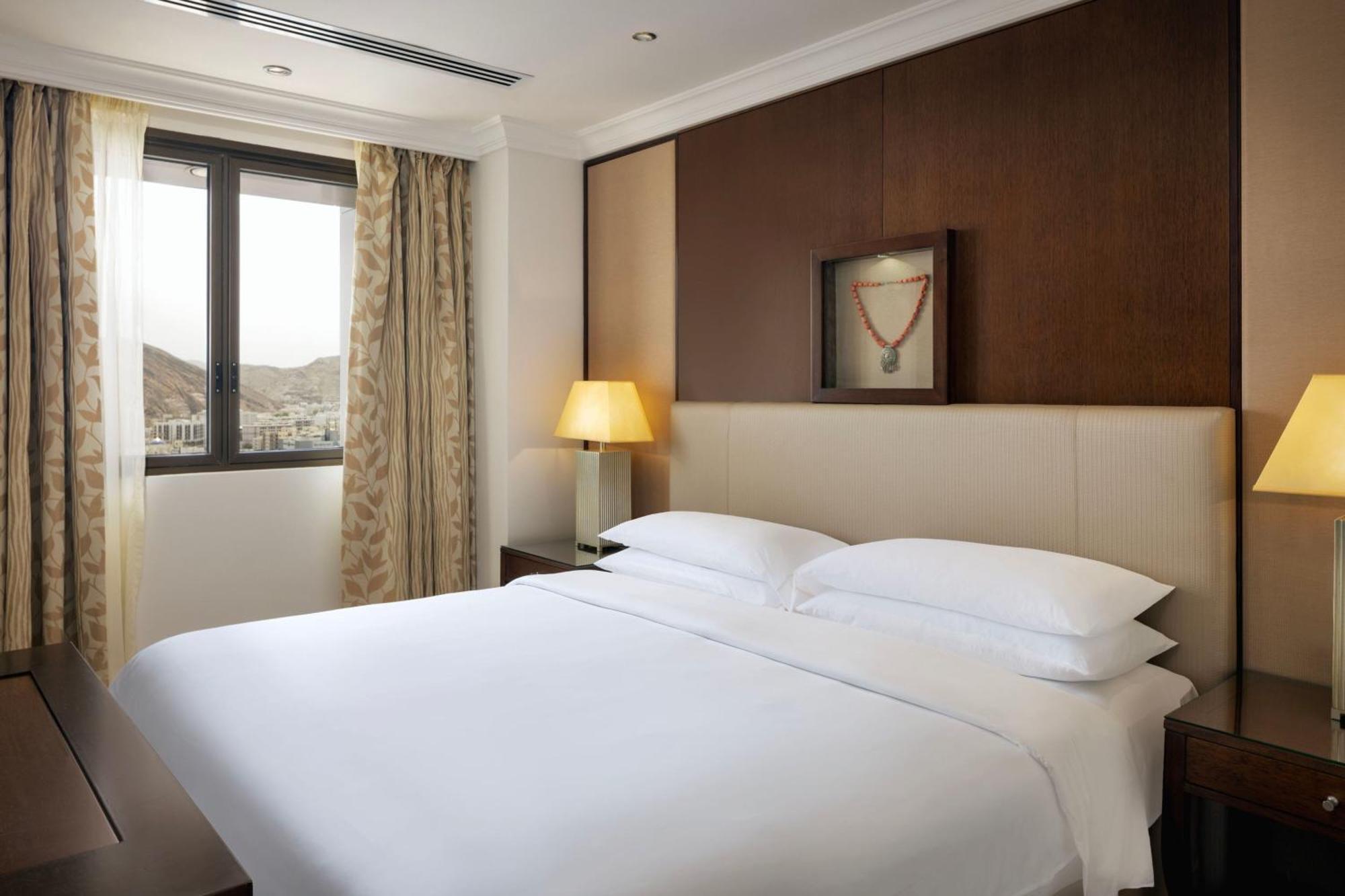Sheraton Oman Hotel Маскат Екстер'єр фото A bedroom at the hotel