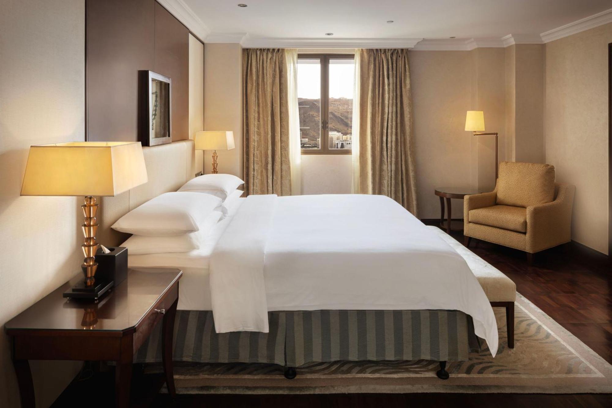Sheraton Oman Hotel Маскат Екстер'єр фото A bedroom at the hotel