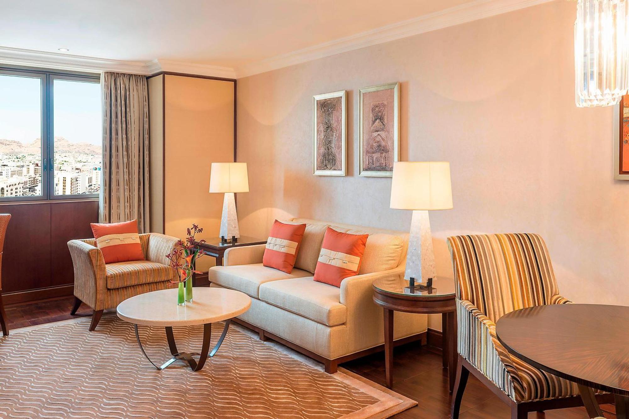 Sheraton Oman Hotel Маскат Екстер'єр фото A living room at the Taj Mahal Palace