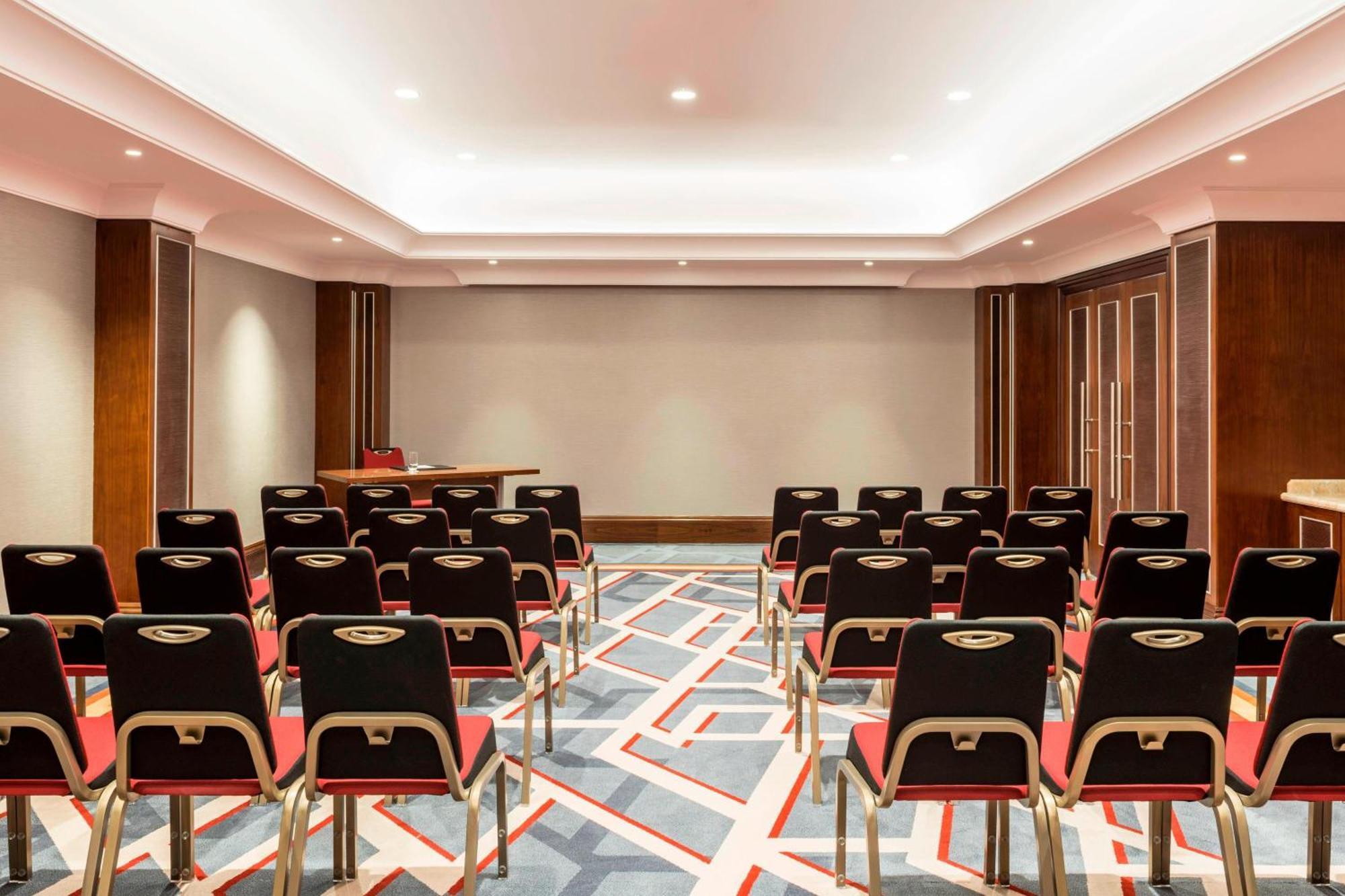 Sheraton Oman Hotel Маскат Екстер'єр фото Meeting room