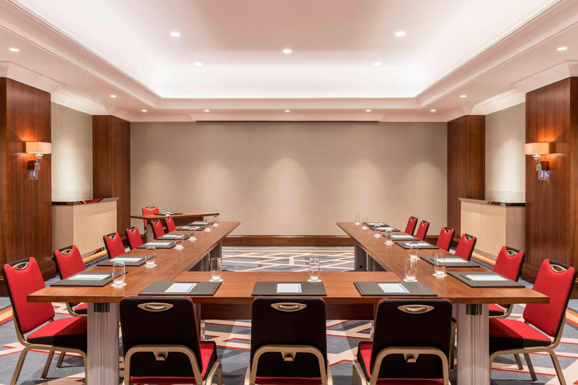 Sheraton Oman Hotel Маскат Екстер'єр фото Meeting room