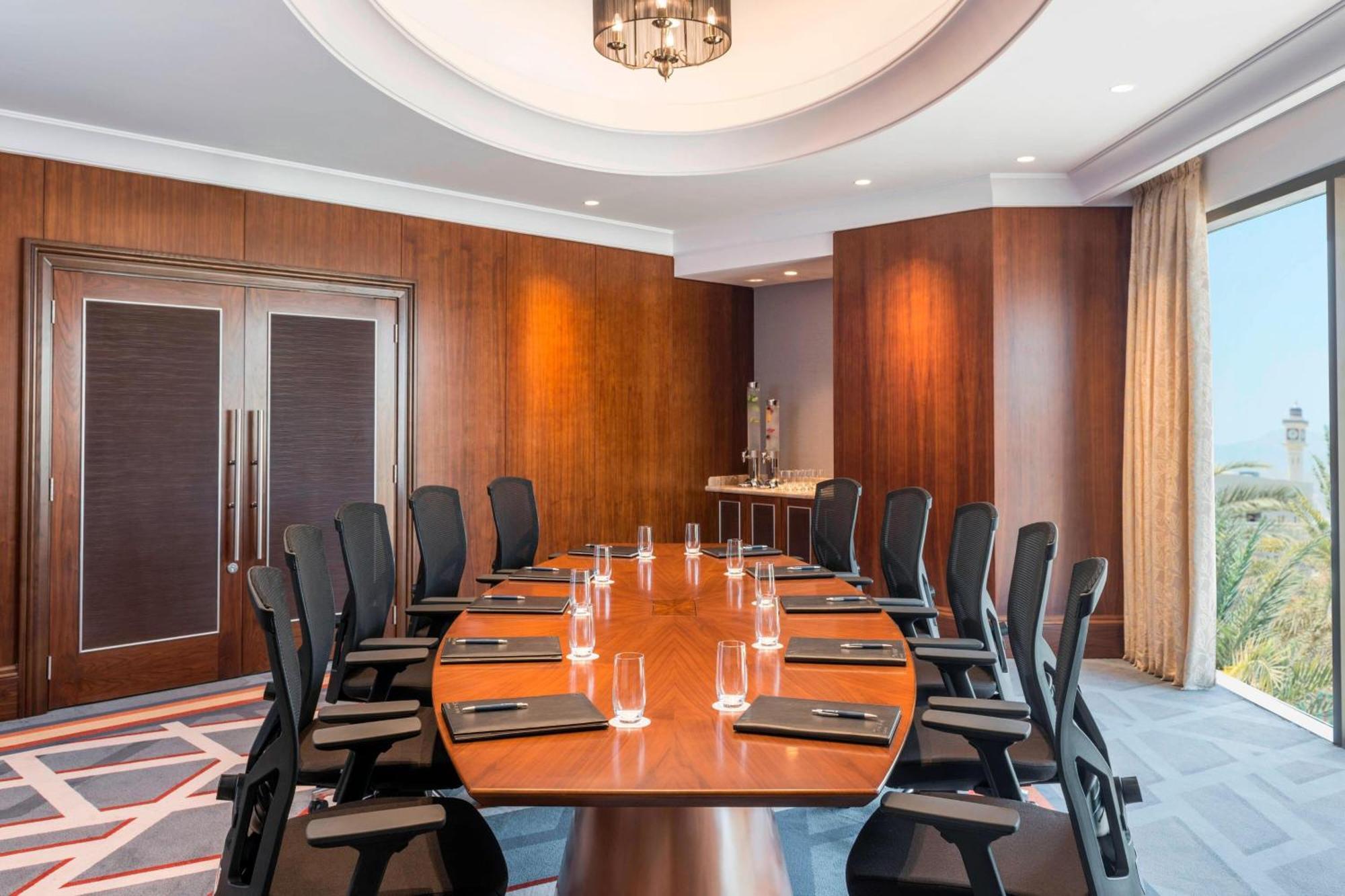 Sheraton Oman Hotel Маскат Екстер'єр фото Boardroom