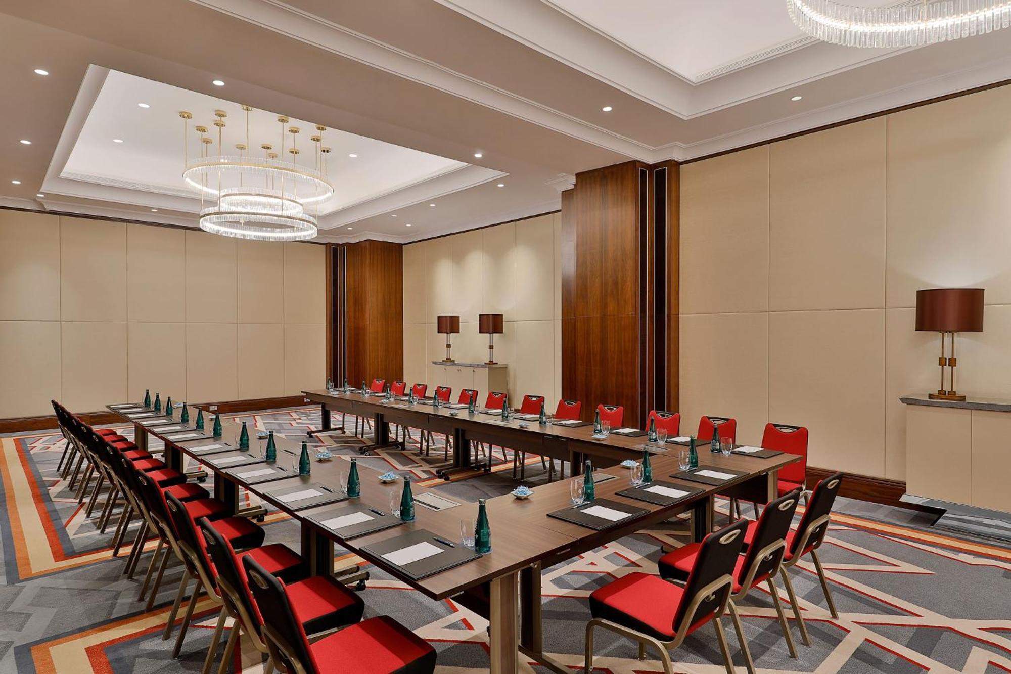 Sheraton Oman Hotel Маскат Екстер'єр фото Meeting room
