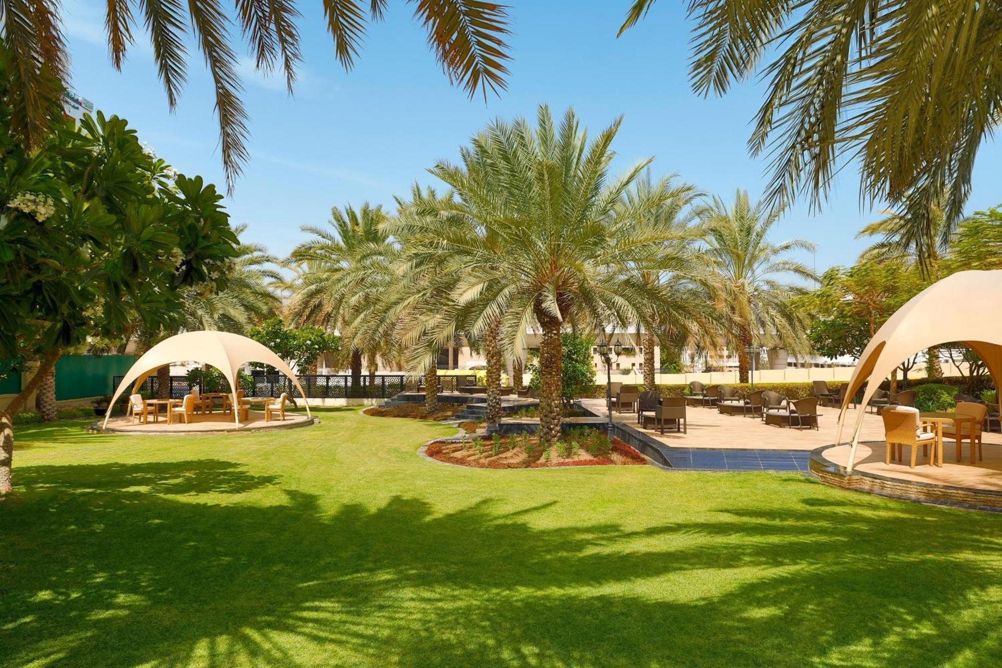 Sheraton Oman Hotel Маскат Екстер'єр фото The resort's gardens